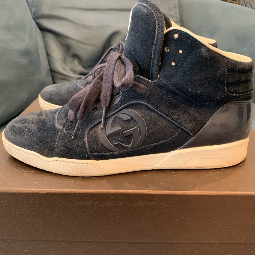 Authentic Gucci suede leather 9.5 G
